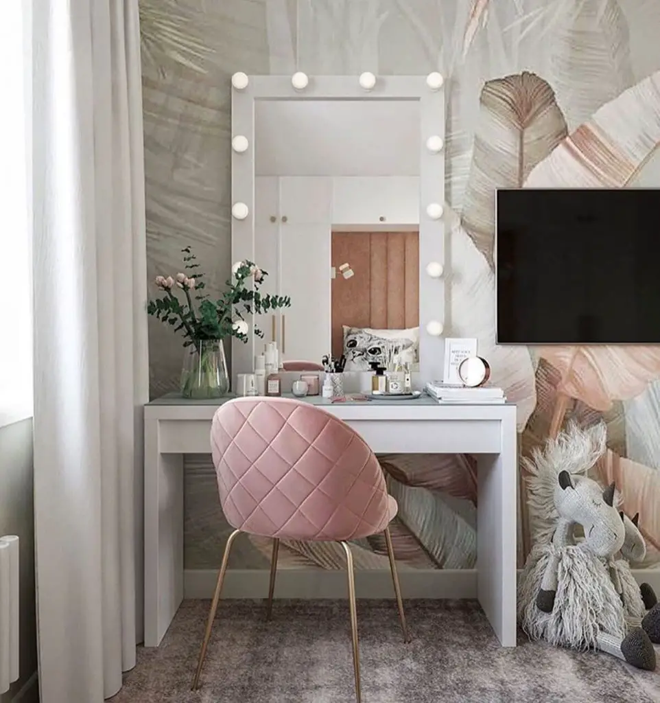 Pink home decor: accent chairs